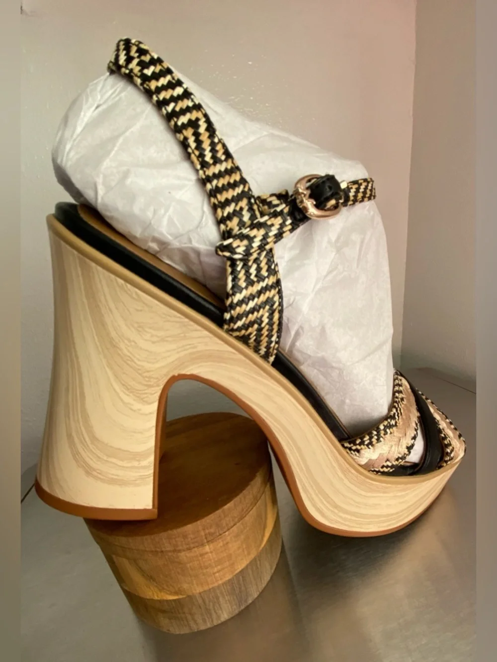 NEW-NATURALIZER WOMENS BLACK AND TAN WOVEN PLATFORM SANDALS